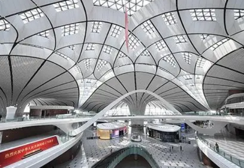 環(huán)鏈電動(dòng)葫蘆解決不規(guī)則自由曲面鋼屋蓋提升難題