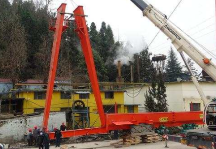 礦采區(qū)安裝龍門吊及鋼絲繩電動葫蘆的步驟
