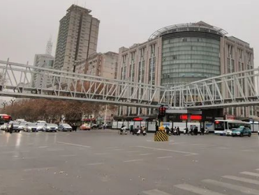 電動環(huán)鏈葫蘆成功完成咸陽人行天橋衍架吊裝工作