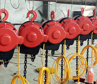 電動(dòng)葫蘆為何更多的是鍍鋅鏈條而非不銹鋼鏈條